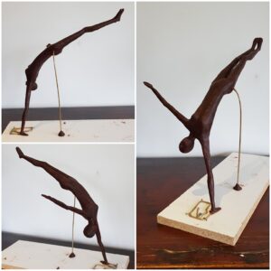 free lady, enjoy, wasmodel, work in progress, hoe maak ik een wassen beeldje, joviale vrouw in brons, model in brons, brons naakt