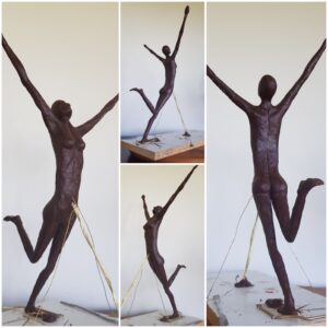 fortunate lady, lucky lady, levenskracht, zelfvertrouwen, bronzen dame, naakt brons, model, bronzen dame, bronze model, blije vrouw,
