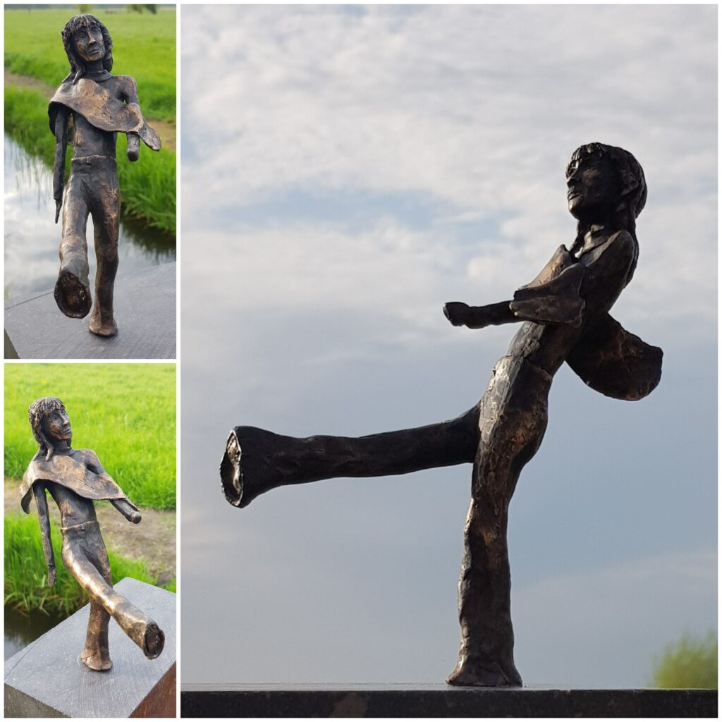 Girl on catwalk, model, fenna ricken, bronze sculpture, vogue, brons, bronzen beeld, zwierig, grote stap vooruit, fotomodel