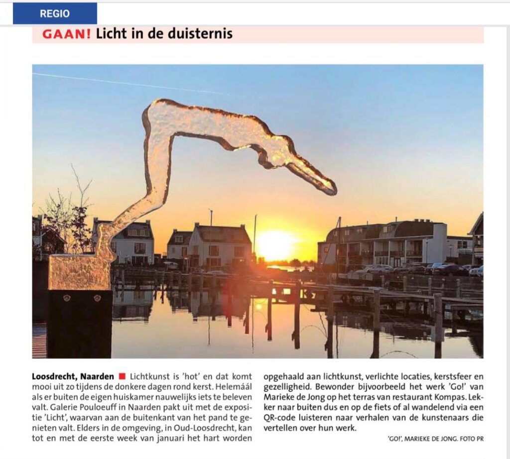Artikel in Gooi & Eemlander over GO! van Marieke de Jong, bij Kompas Loosdrecht, tijdens Licht en kunstfestival Loosdrecht